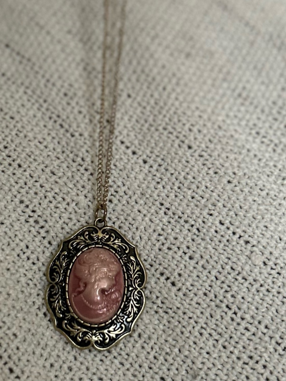Vintage-Inspired Pink Cameo Pendant Necklace - Gold-Tone